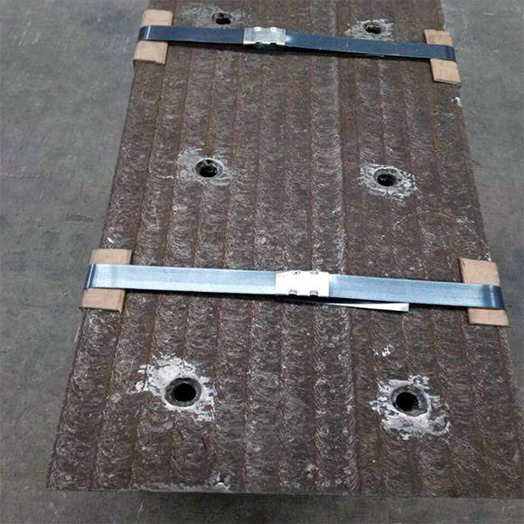 耐磨鋼板鉆孔-堆焊耐磨板定制(圖2)