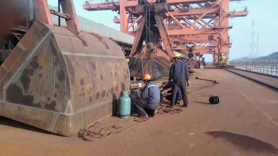 耐磨鋼板在抓斗上的應用(圖1)